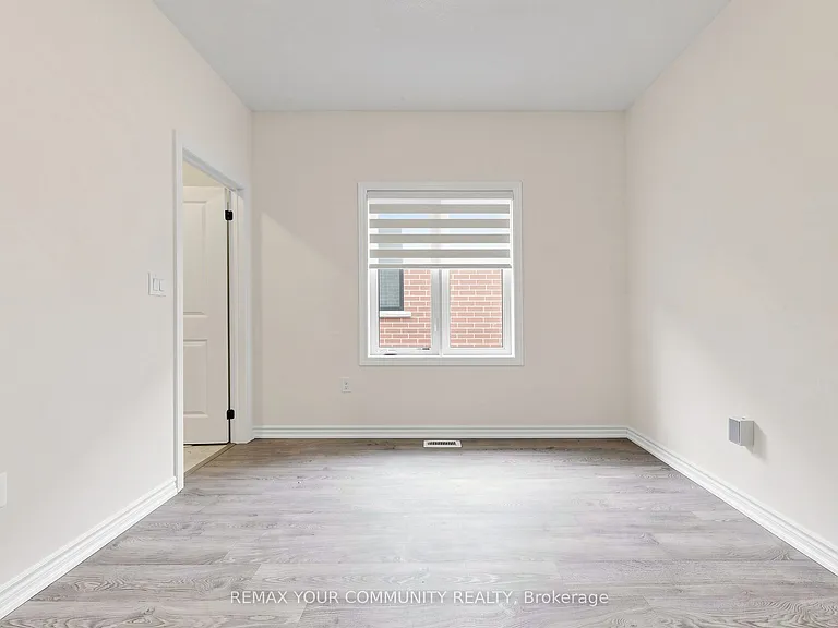 105 Halldorson Ave — Photo 40