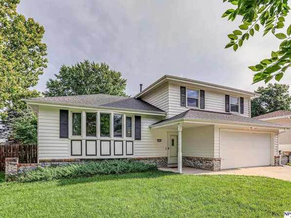 8826 Ruggles Cir, Omaha, NE 68134