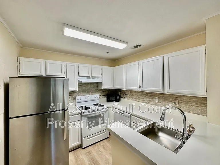 4024 Crockers Lake Blvd #23 — Photo 2