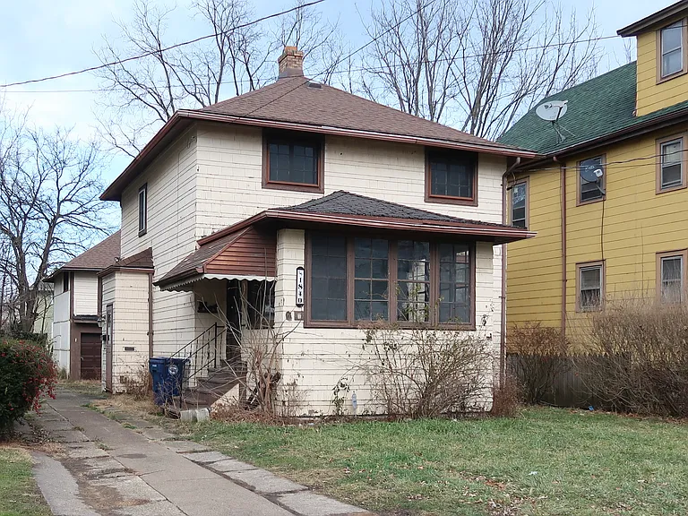 1840 Michigan Ave — Photo 1