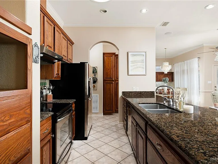 818 Hill Country Rd — Photo 8