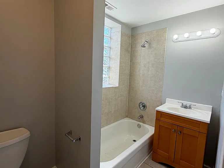 9124 S Dauphin Ave #2W — Photo 8