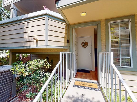 2nd image of 11150 Glenoaks Blvd Unit 230