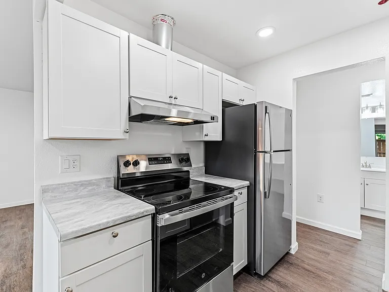Oakbrook Apartments — Photo 12