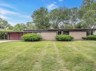 330 S Rosedale Ave, Aurora, IL 60506