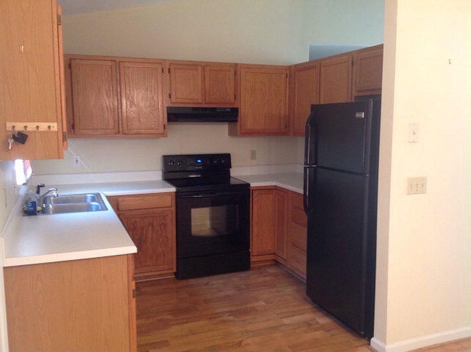 2nd image of 30 Cobb Ct