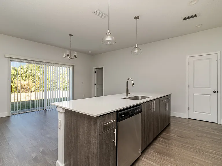 1213 Waterford St SE — Photo 16