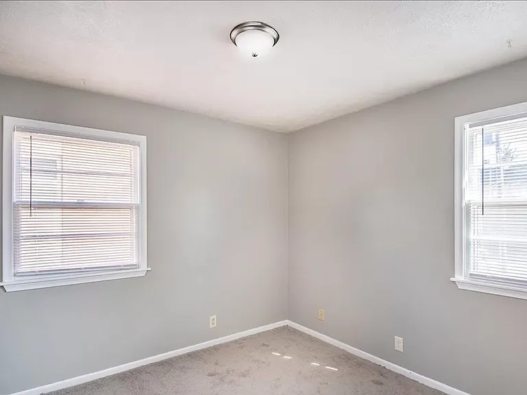 505 Wilshire Dr #12 — Photo 7