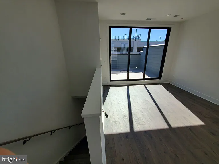 1882 Michael Faraday Dr — Photo 22
