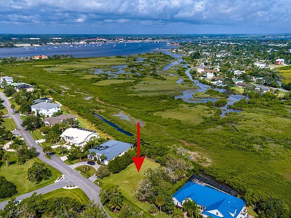 2nd image of 124 Spartina Ave