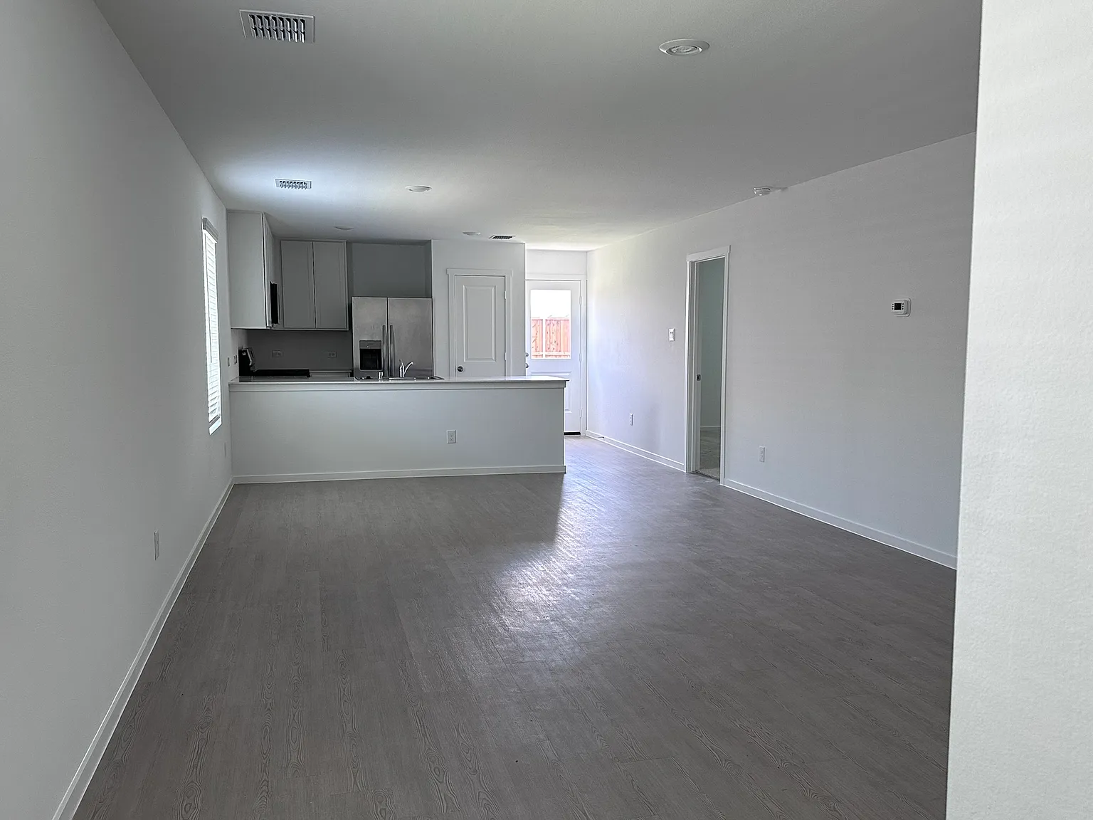 3 bed, 1461 sqft, $1,725 — Photo 3