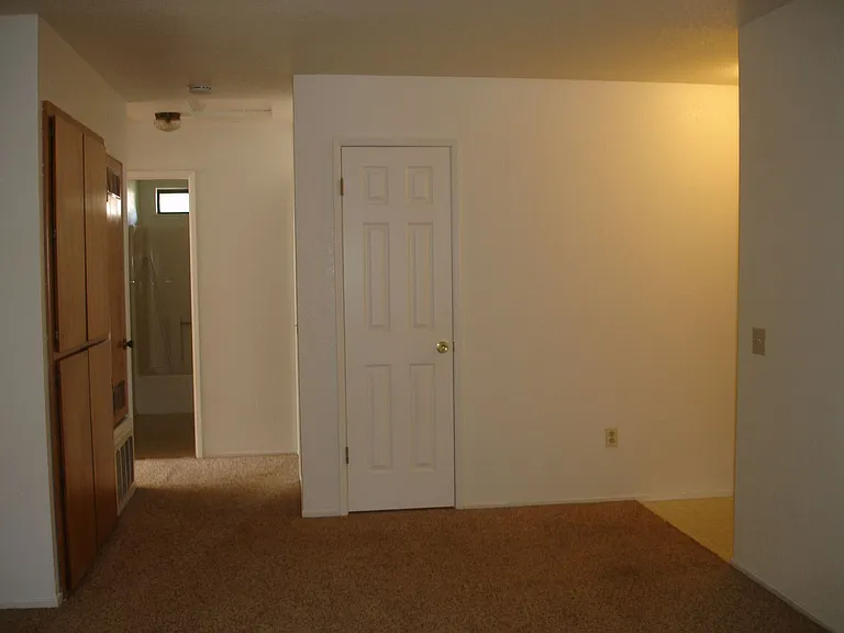 2 Lorayne Ct — Photo 3