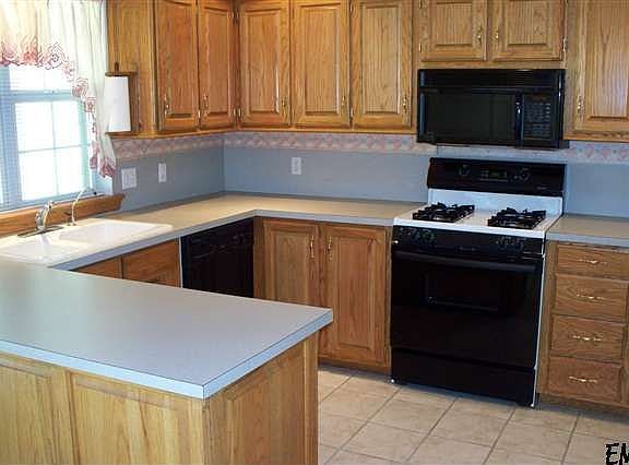 5th image of 2106 Hunters Hill Dr
