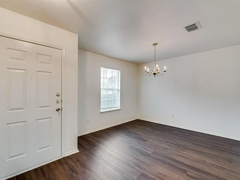 2946 Midbury Dr — Photo 4