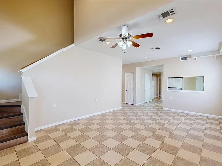 1724 Boardwalk Ct — Photo 3
