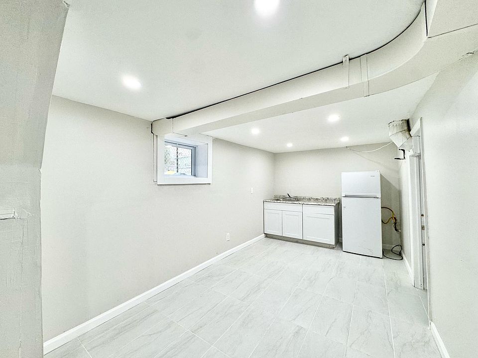 2nd image of 227 Wegman Pkwy #103