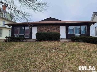 536 10th Ave S, Clinton, IA 52732