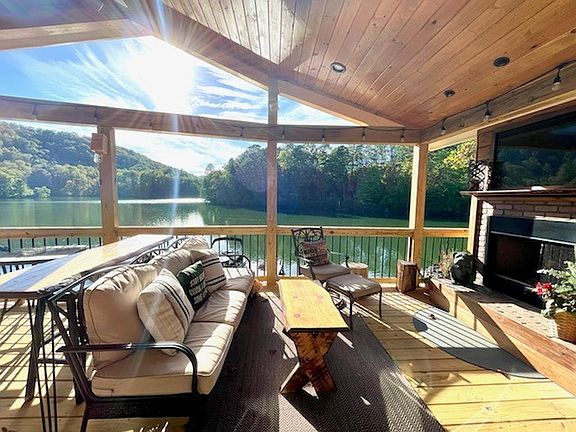 3rd image of 170 Forest Lakes