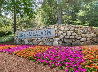 14 Mountain Laurels Dr APT 302, Nashua, NH 03062