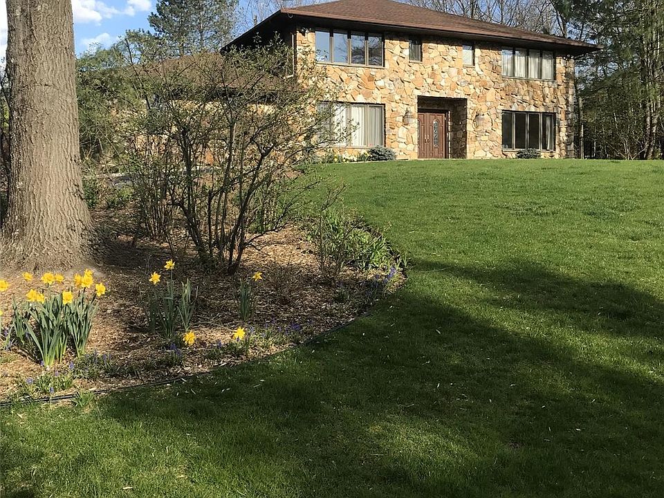 1st image of 2 Squirrelwood Court