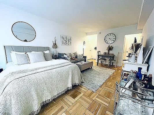 4th image of 240 E 46th St APT 10J