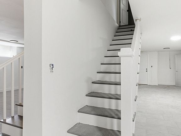 5th image of 100 Putnam Street