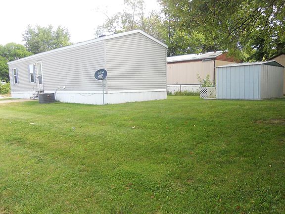 Look at all that yard space!