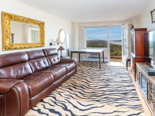 5700 Arlington Avenue image 3 of 23