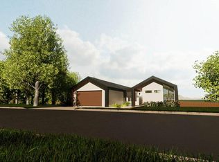 1424 White Water Cir, Redding, CA 96003