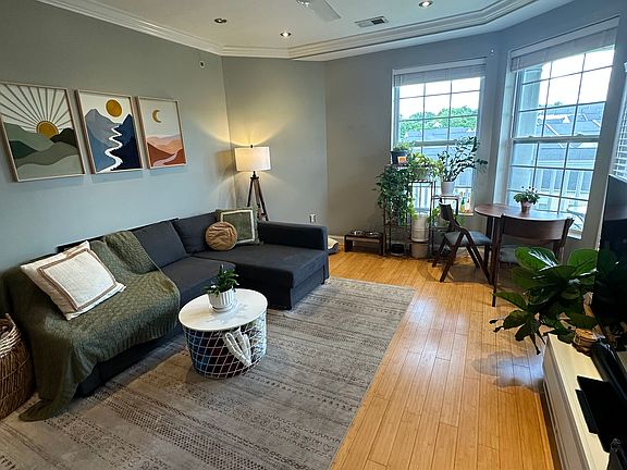 4th image of 2838 Suncrest Village Cir