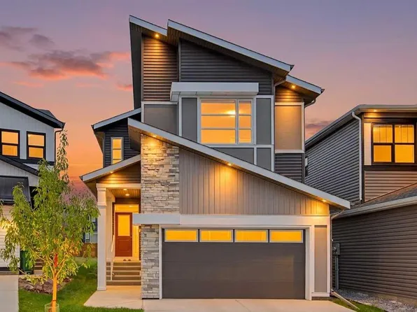 80 Lucas Pass NW, Calgary, AB T3P 2E3