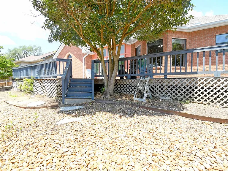 719 Oak Hollow Dr — Photo 38