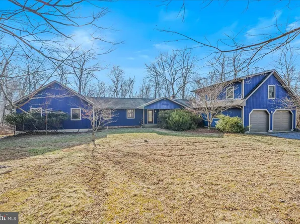 272 Tonoloway Point Cir, Great Cacapon, WV 25422