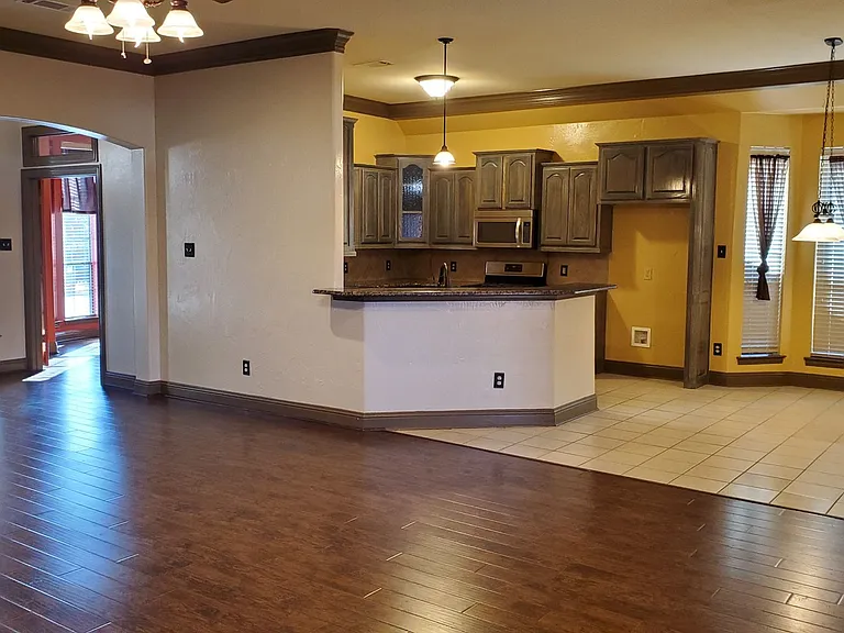 1621 Colonial Dr — Photo 12