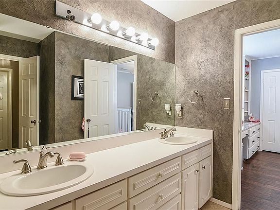 3rd image of 5204 Westhaven Dr