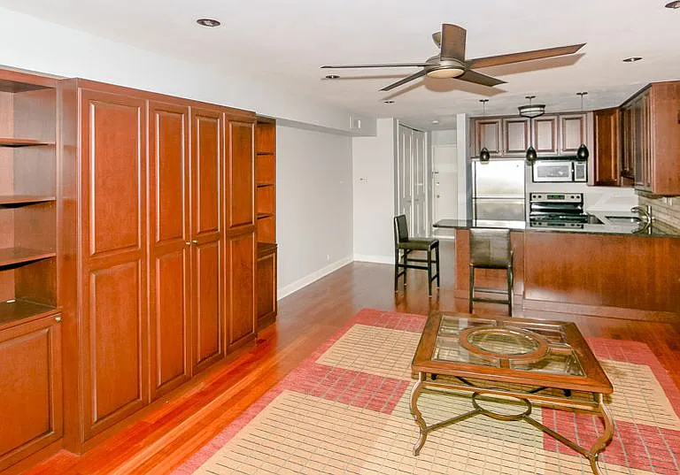 2828 N Burling St #304 — Photo 3