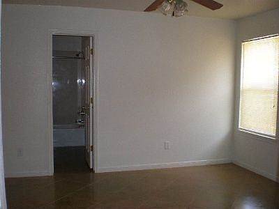 3rd image of 930 Rosewood Dr APT B
