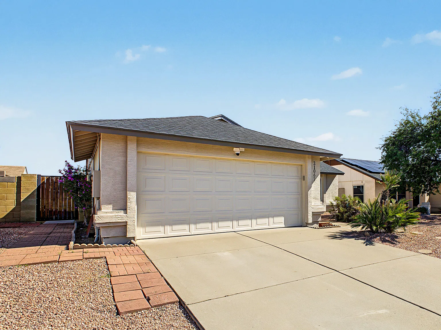 3 bed, 1200 sqft, $1,749 — Photo 3