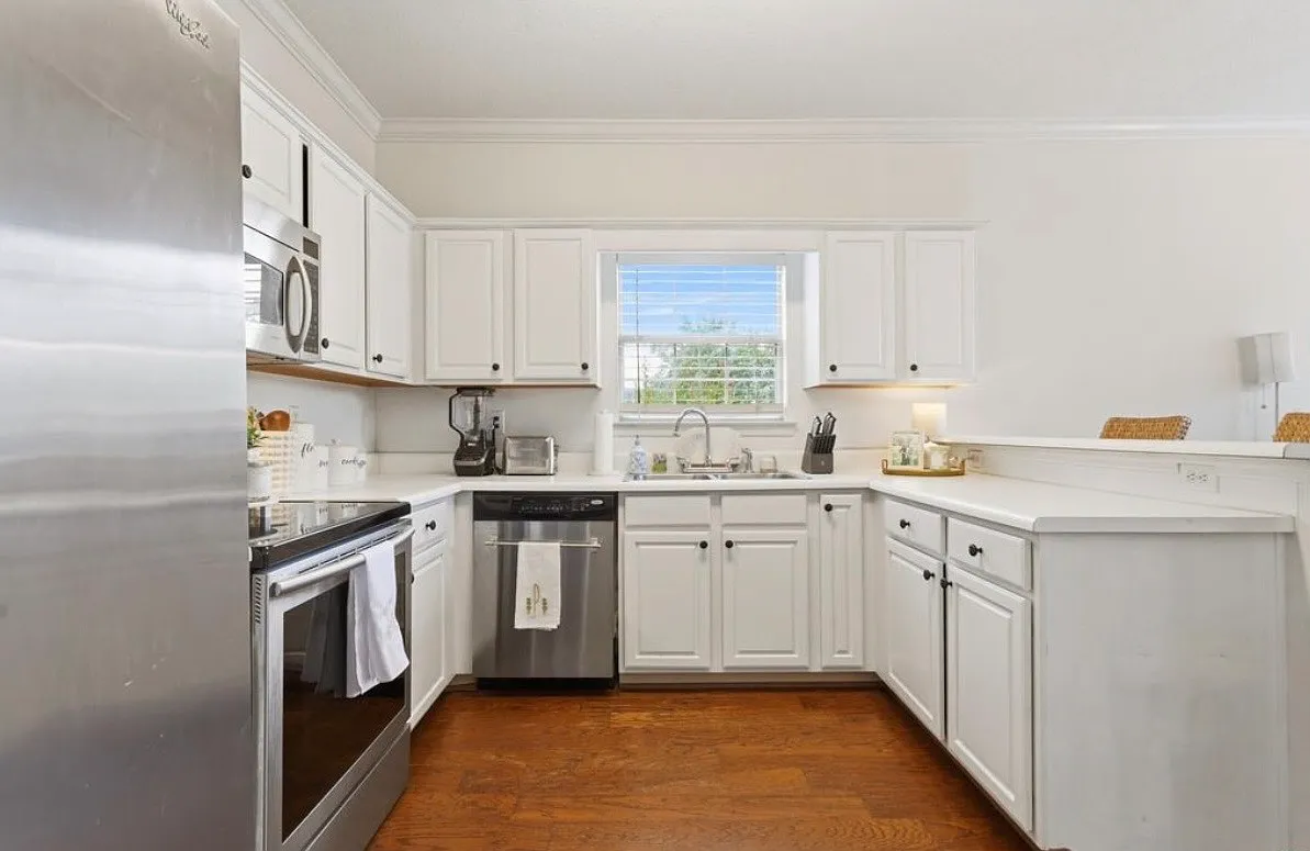 3 bed, 1934 sqft, $2,475 — Photo 4