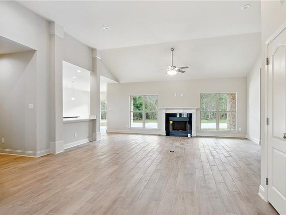 2nd image of 2637 Greenville Dr