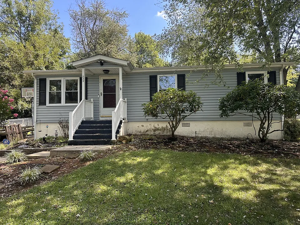 233 Spring Warbler Way