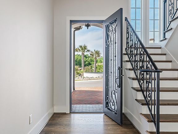 5th image of 3797 Villa Dr