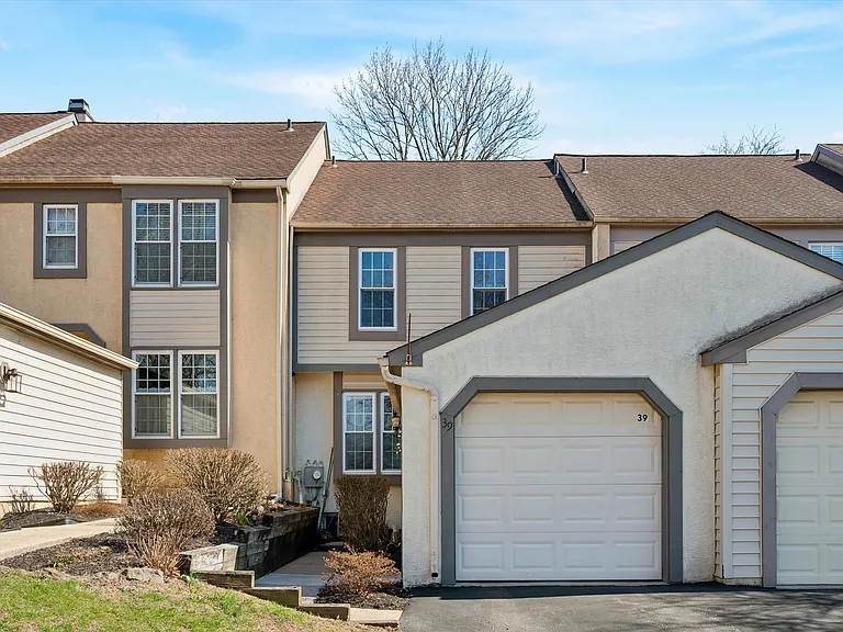 39 Cabot Ct — Photo 2