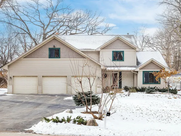 9552 Creek Knoll Rd, Eden Prairie, MN 55347