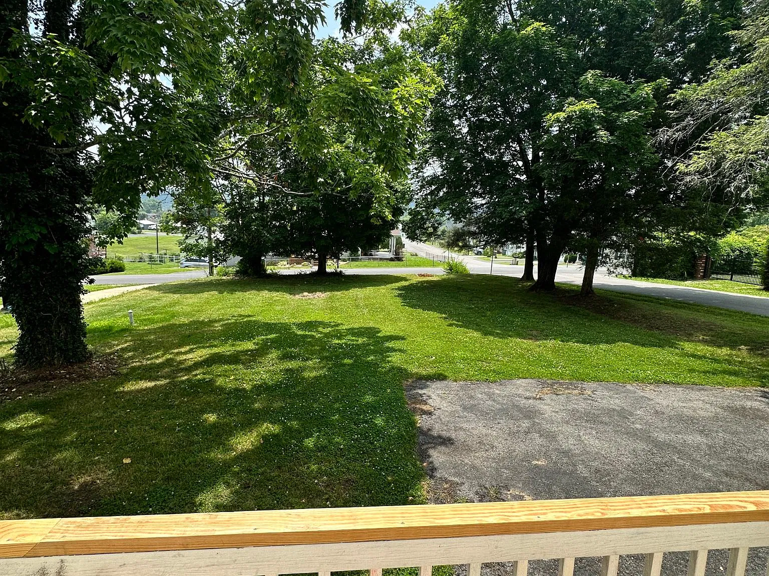 423 Floyd St — Photo 2