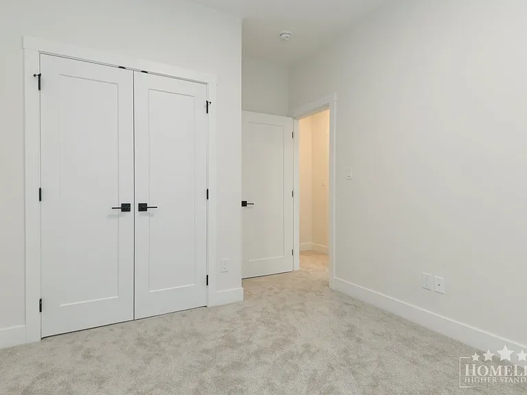 177 175a St #19 — Photo 17