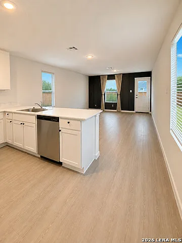 3 bed, 2.5 bath, 1360 sqft, $1,600 — Photo 4