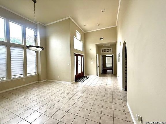 5th image of 1826 Willow Creek Dr.