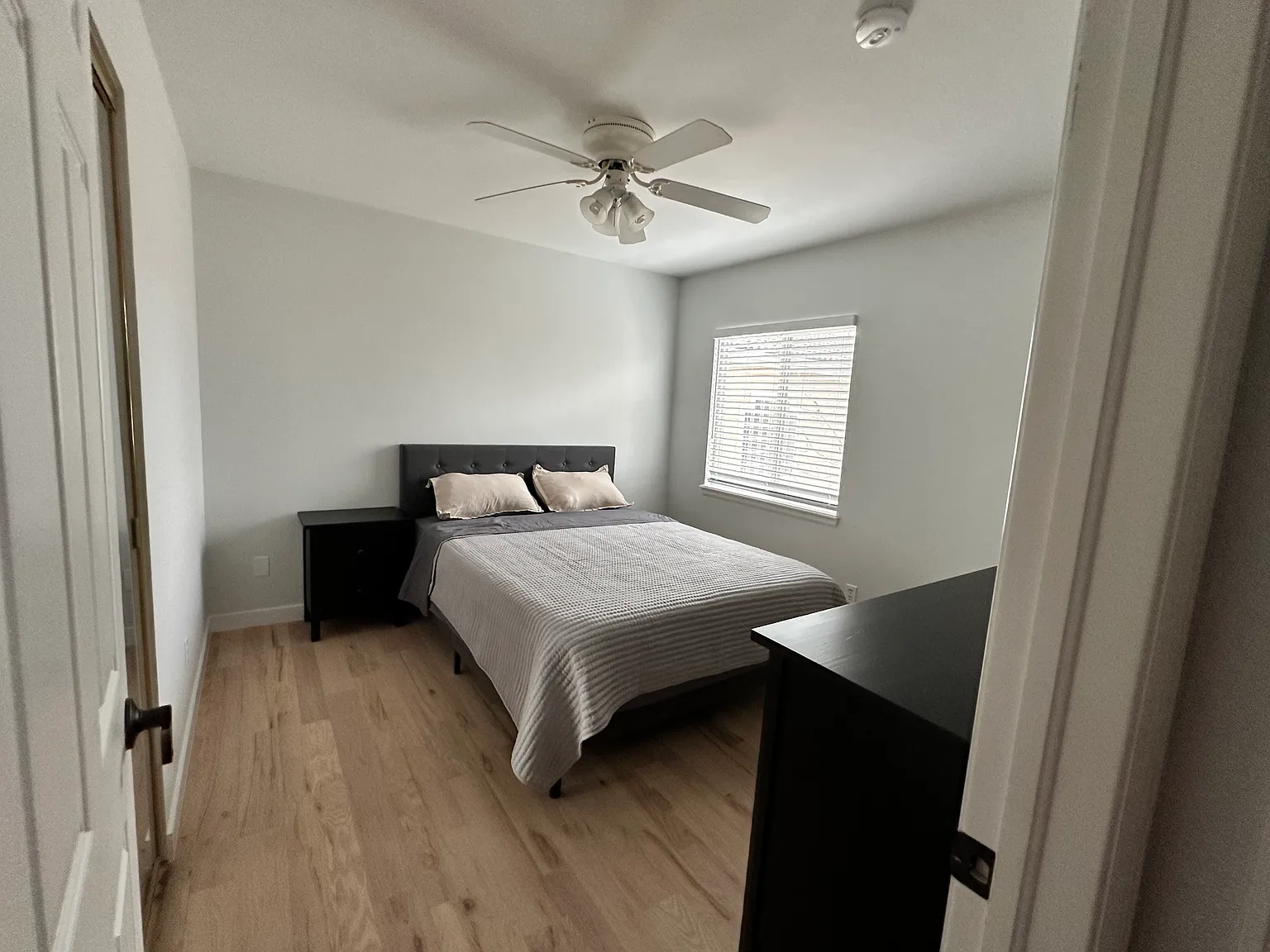 3 bed, 2.5 bath, 2199 sqft, $3,500 — Photo 4
