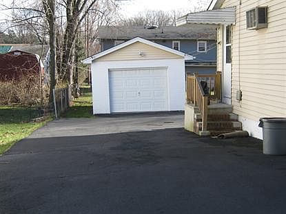 2nd image of 105 Santa Fe Trl